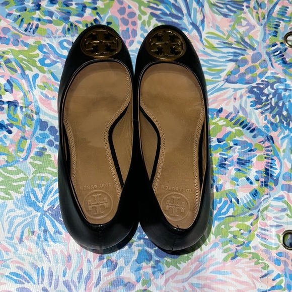 Tory Burch Chelsea Block-Heel Pumps - Picture 9 of 12